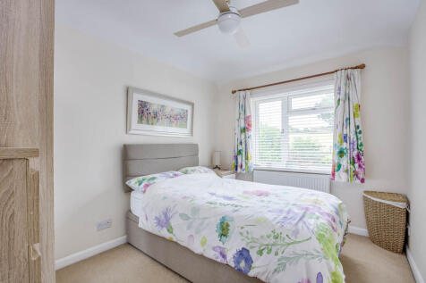 21 Woodland Way, SL7 3LD (LOW RES)-3