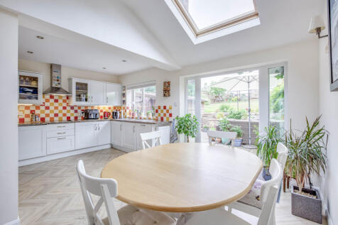 21 Woodland Way, SL7 3LD (LOW RES)-8