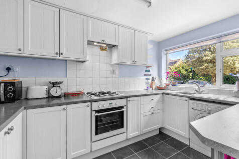 10 Old Kiln Road, HP10 9NR-06.JPG