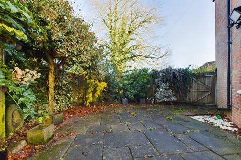 CAM02136G0-PR0126-STILL018