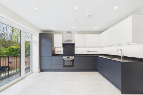 CAM02136G0-PR0490-STILL007