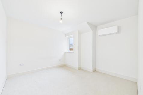 CAM02136G0-PR0490-STILL004