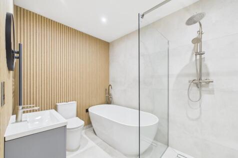 CAM02136G0-PR0490-STILL002