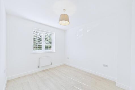 CAM02136G0-PR0466-STILL013