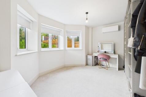 CAM02119G0-PR0489-STILL002