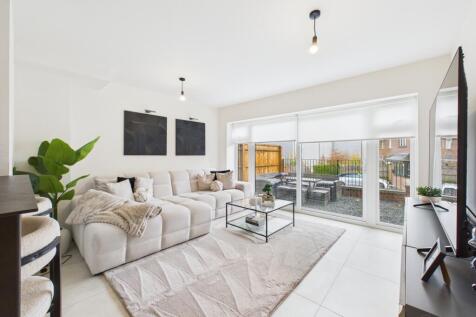 CAM02119G0-PR0489-STILL006