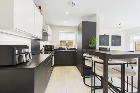 CAM02119G0-PR0489-STILL009