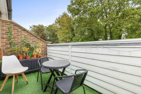 9 Bisham House, SL7 1FQ (LOW RES)-4