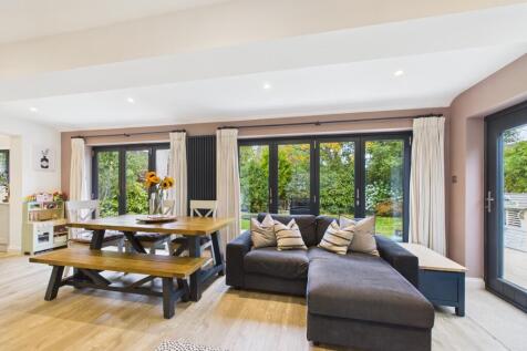 CAM02136G0-PR0478-STILL004