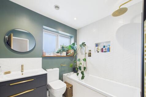 CAM02136G0-PR0478-STILL015