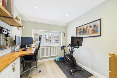 CAM02136G0-PR0478-STILL013