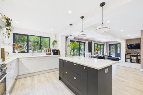 CAM02136G0-PR0478-STILL007