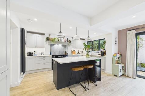 CAM02136G0-PR0478-STILL006