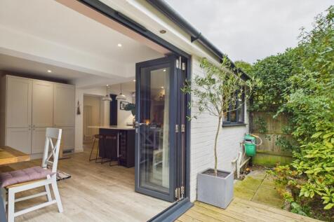 CAM02136G0-PR0478-STILL023