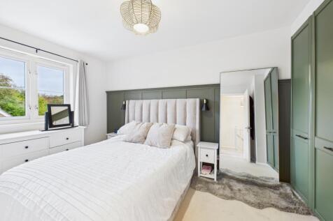 CAM02119G0-PR0476-STILL008