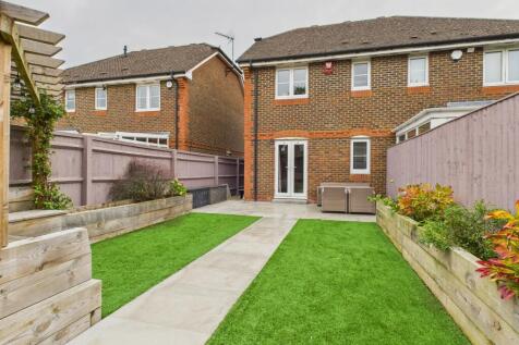 CAM02119G0-PR0476-STILL014