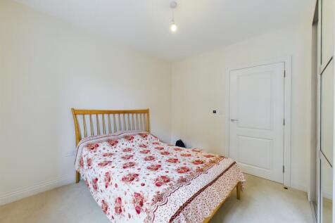 CAM02119G0-PR0048-STILL003