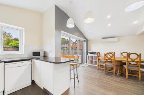 CAM02136G0-PR0479-STILL010