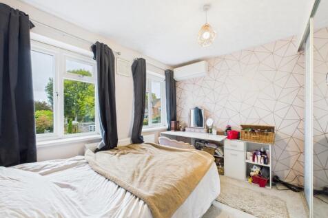 CAM02136G0-PR0479-STILL024