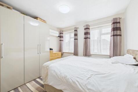 CAM02136G0-PR0479-STILL019