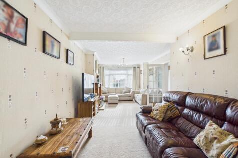 CAM02136G0-PR0484-STILL011