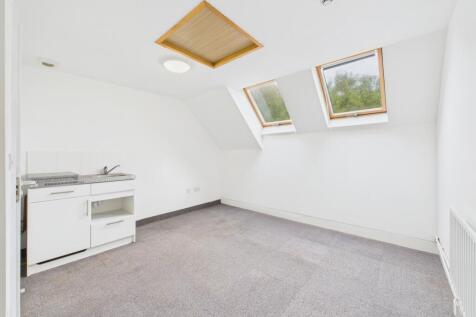 CAM02136G0-PR0474-STILL001