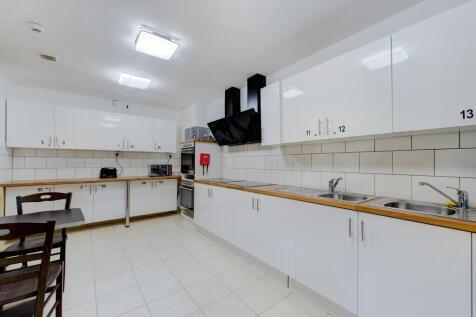 CAM02136G0-PR0004-STILL006