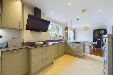 CAM02119G0-PR0237-STILL012