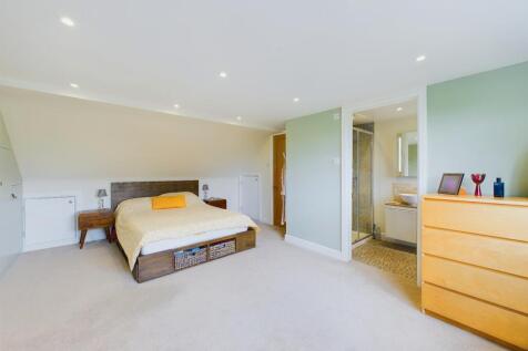 CAM02119G0-PR0237-STILL019