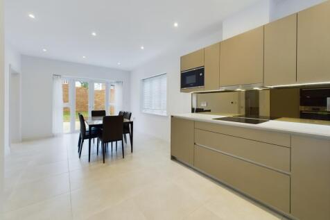 CAM02119G0-PR0075-STILL007