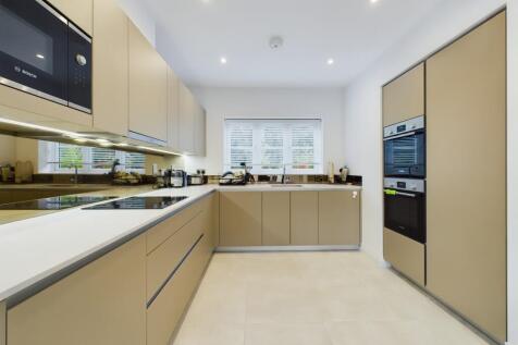 CAM02119G0-PR0075-STILL004