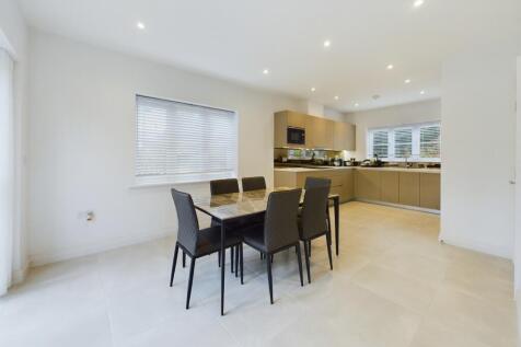 CAM02119G0-PR0075-STILL005