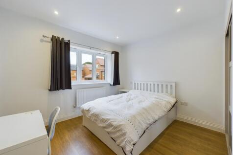 CAM02119G0-PR0075-STILL009