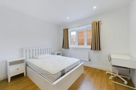 CAM02119G0-PR0075-STILL013