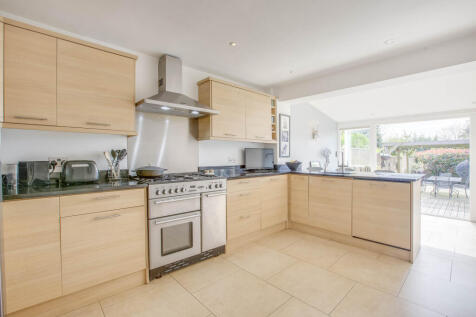 15 Greenside, SL8 5TW (LOW RES)-9