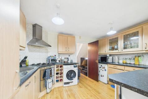 CAM02136G0-PR0486-STILL007