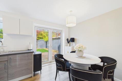 CAM02136G0-PR0487-STILL008