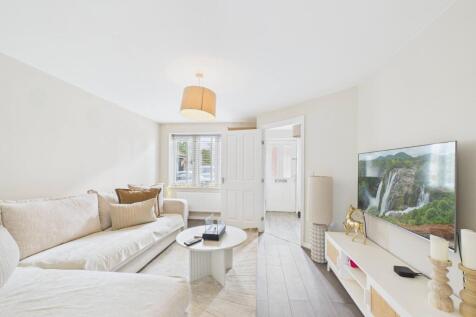 CAM02136G0-PR0487-STILL012