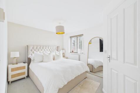 CAM02136G0-PR0487-STILL014