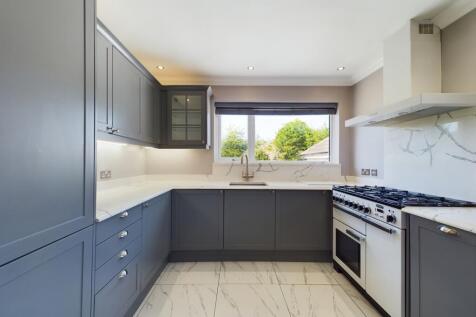 CAM02136G0-PR0024-STILL008