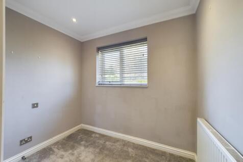 CAM02136G0-PR0024-STILL004