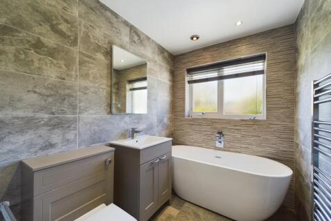 CAM02136G0-PR0024-STILL007