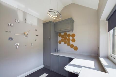 CAM02136G0-PR0024-STILL011