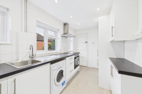 CAM02136G0-PR0493-STILL004