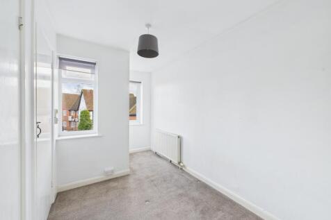 CAM02136G0-PR0493-STILL006