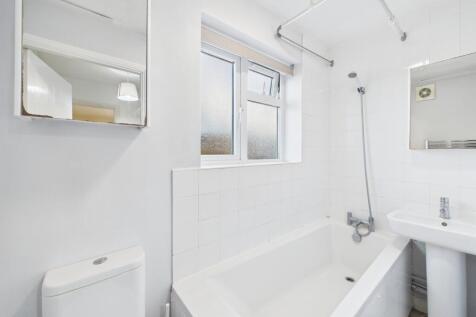 CAM02136G0-PR0493-STILL008