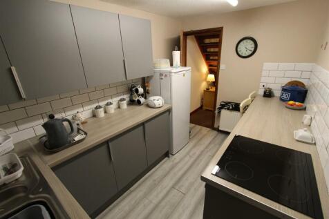 Kitchen...JPG