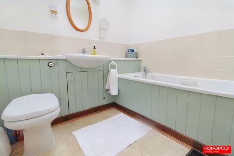 Bathroom.jpg