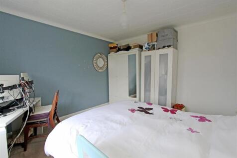 Master Bedroom..JPG