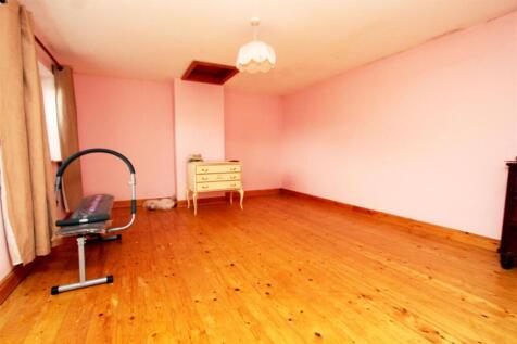 Master Bedroom..jpg